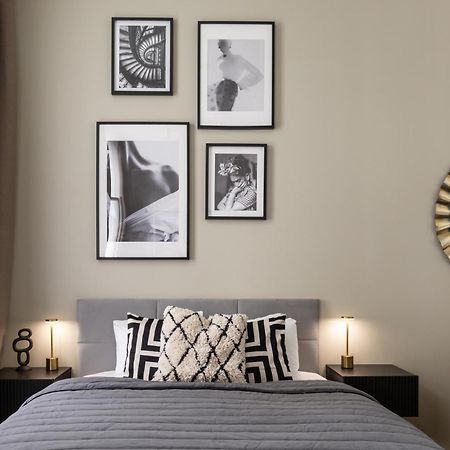 Turnkey I Republic Square Apartments Praag Buitenkant foto