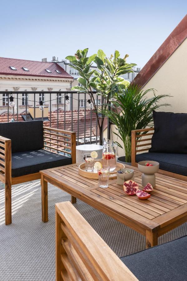 Turnkey I Republic Square Apartments Praag Buitenkant foto