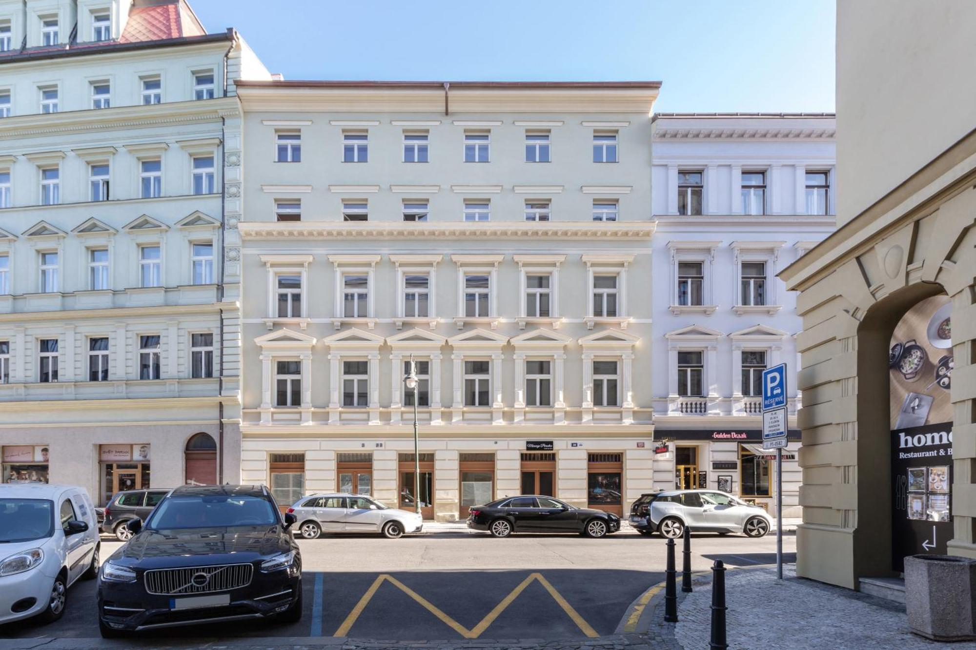 Turnkey I Republic Square Apartments Praag Buitenkant foto