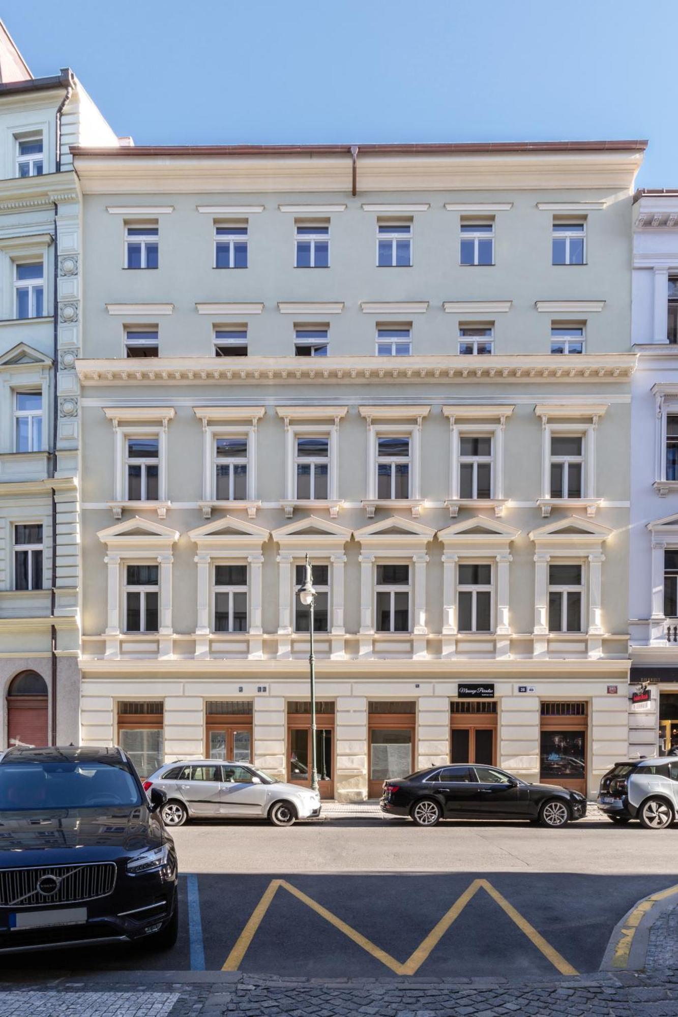 Turnkey I Republic Square Apartments Praag Buitenkant foto